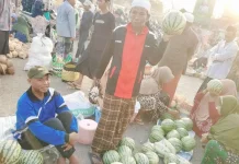 Harga Semangka di Pasar Jangara Turun Jadi Rp4.000