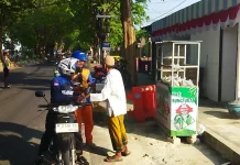 Kita Berbagi Sosial Sumenep Bagikan 102 Nasi Bungkus Tujuan Akhirat