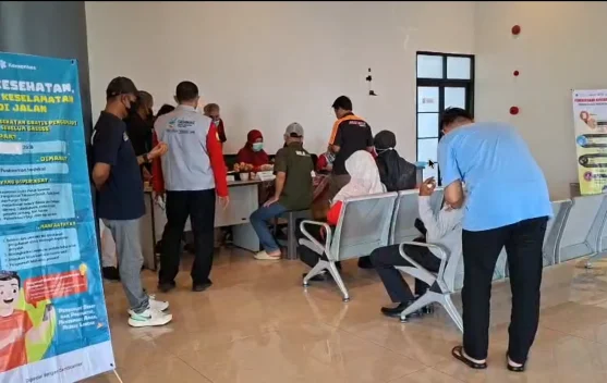 Dinkes Sumenep, lakukan Cek Kesehatan Sopir di Terminal Wiraraja jelang Arus Mudik