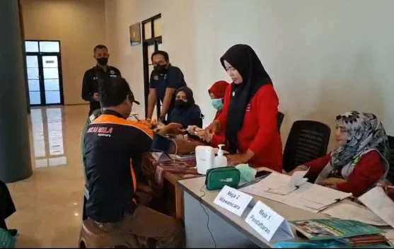 Dinkes P2KB Sumenep Gelar Pemeriksaan Kesehatan Sopir dan Kru Bus di Terminal
