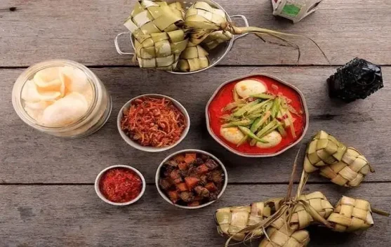 Tetap Sehat Menikmati Hidangan Lebaran, Ini Tipsnya!