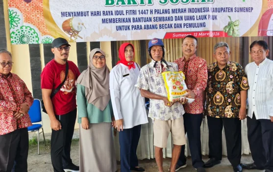 PMI Sumenep Salurkan Bantuan Sembako dan Uang Tunai