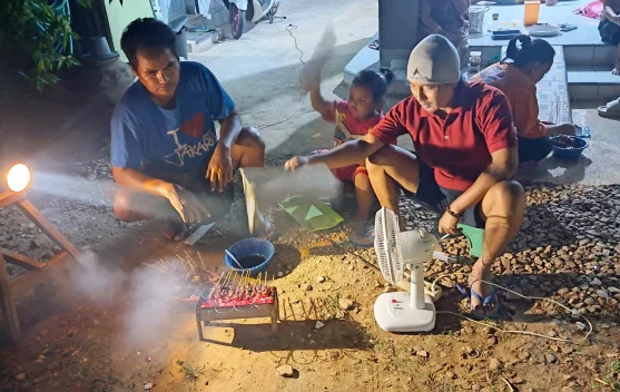 Tradisi Bakar Sate Masih Berlanjut