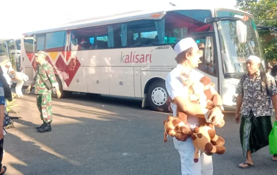 Boneka Unta Jadi Oleh-Oleh Unik Jemaah Haji Sumenep