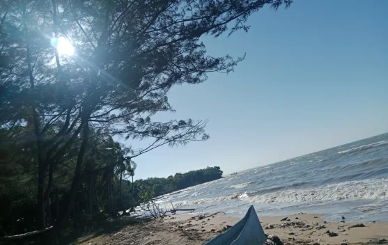 Liburan Hemat di Pantai Grujugan, Indah Alami tanpa Tiket Masuk