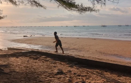 Libur Sekolah, Kunjungan Wisatawan Pantai Salopeng Masih Cenderung Normal