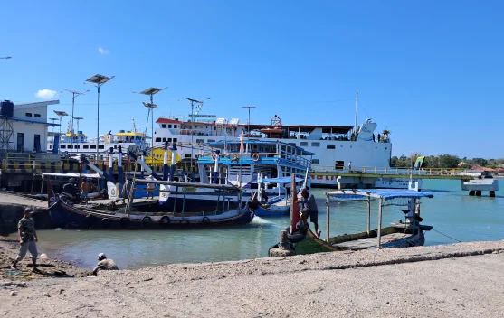 Pelabuhan Kalianget Favorit Menikmati Senja