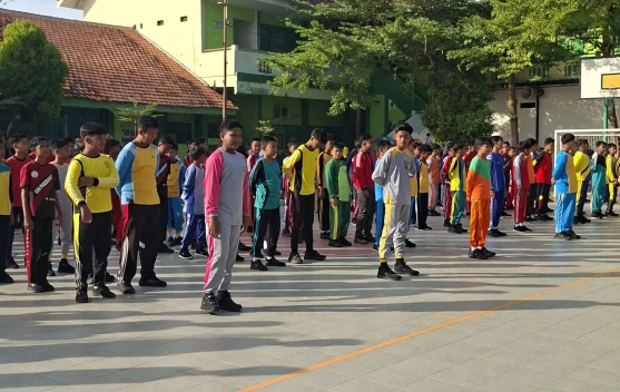 MTsN 2 Sumenep Ajak Siswa Baru Belajar Disiplin lewat PraMata Muda