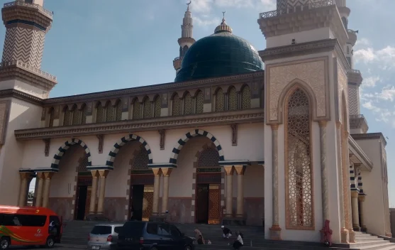 Masjid Nurul Cholil Madura, Rehat Nyaman di Jalur Nasional