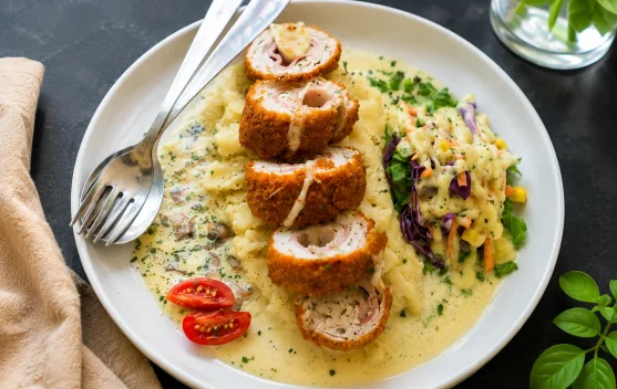 Chicken Cordon Bleu, Perpaduan Kuliner Eropa yang Menghadirkan Cita Rasa Premium