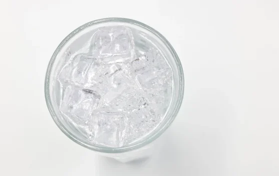 Benarkah Minum Air Es Bikin Gemuk? Ini Penjelasannya!