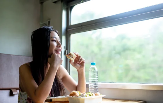 Tips Pintar Menjaga Pola Makan di Perjalanan atau saat Berlibur