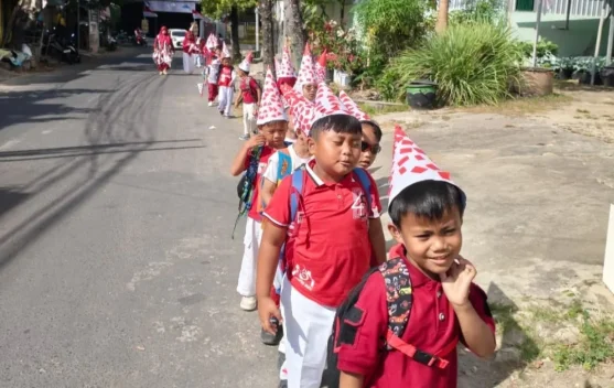 TK Suryalaya Tutup Semarak HUT RI ke-81 dengan Jalan Sehat