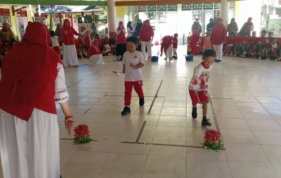 TK Negeri Pembina Sumenep Rayakan HUT RI Dengan Lomba Kocak