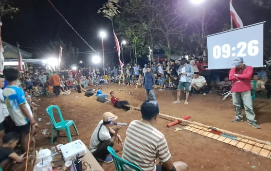 Lomba Tarik Tambang Meriahkan HUT RI ke-81 di Kalimook