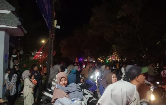 Membludak, Masyarakat Sumenep Padati Rute Festival Musik Tong-Tong se-Madura