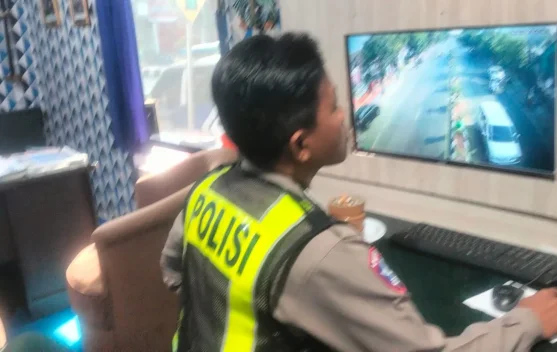 Satlantas Polresta Sumenep Pantau Arus Lalin Melalui TMC