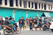Belasan Pikap Kelapa Muda Gratis Diserbu Warga Sumenep