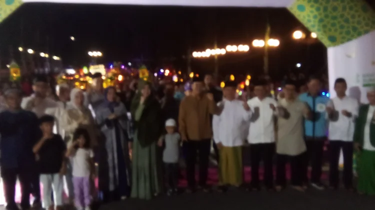 Pawai Tanglong Sambut Ramadan di Sungailiat Meriah