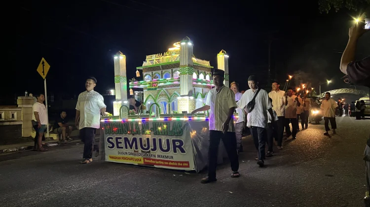 Pawai Tanglong Perdana Semarakkan Sungailiat jelang Ramadan