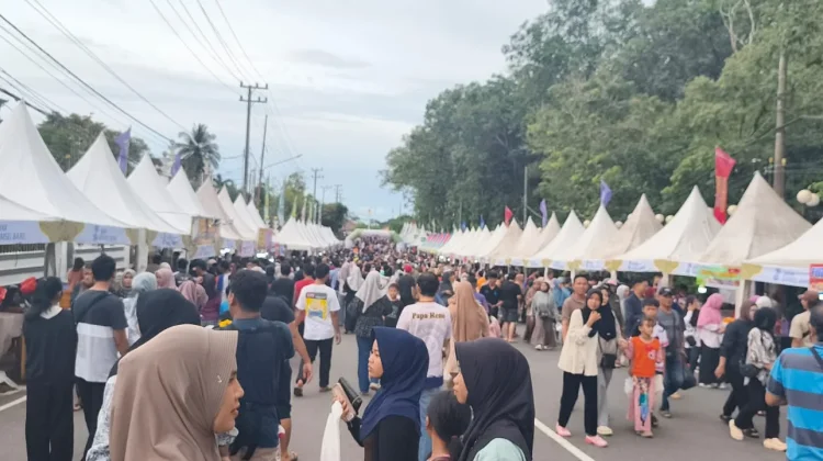 Senja Ramadan di Jalan A. Yani, Warga Berburu Takjil