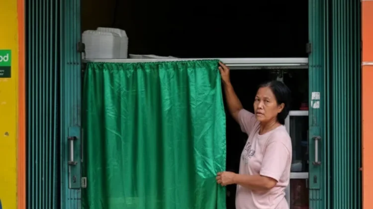 Warung Kelambu Potret Toleransi dan Geliat Ekonomi Ramadan