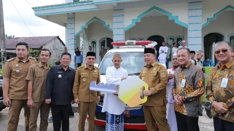 Perkuat Layanan Publik, Masyarakat Desa Kemingking Terima Bantuan Ambulans