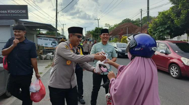 Polresta Pangkalpinang Kembali Berbagi Takjil, Pererat Kedekatan Ramadan