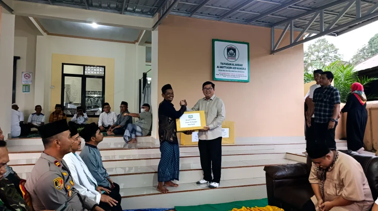 Safari Ramadan, Pemkab Belitung Timur Serahkan Bantuan untuk Masjid Al-Akbar Denda