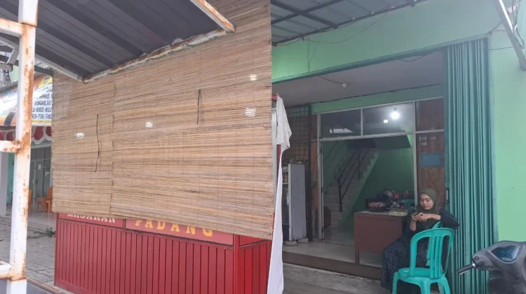 Sebagian Rumah Makan Buka Siang Hari saat Bulan Ramadan