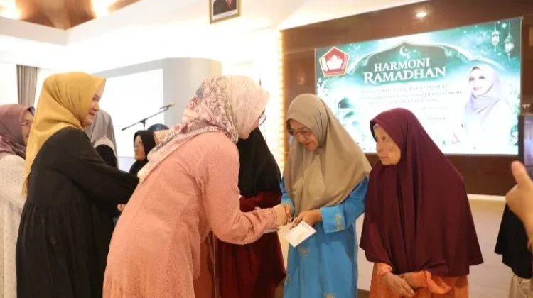 BKOW Babel Salurkan Paket Sembako di Baksos Ramadan