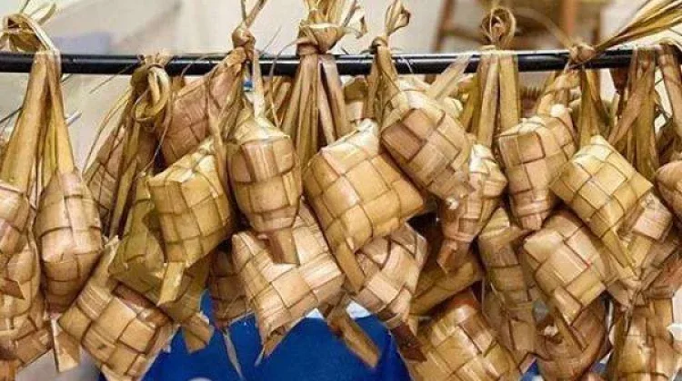 Ketupat, Hidangan Utama yang Identik dengan Lebaran