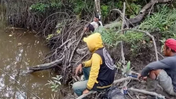 Memancing Jadi Pilihan Ngabuburit Ala Angler Sungailiat