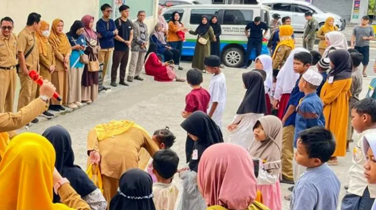 Ramadan Berbagi, Pemkab Bateng Ajak Puluhan Anak Yatim Piatu Belanja