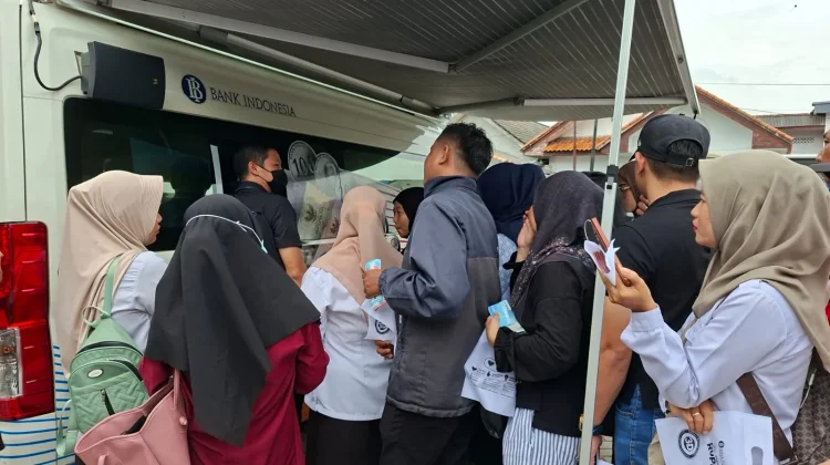 Layanan Kas Keliling BI Berjalan Tertib