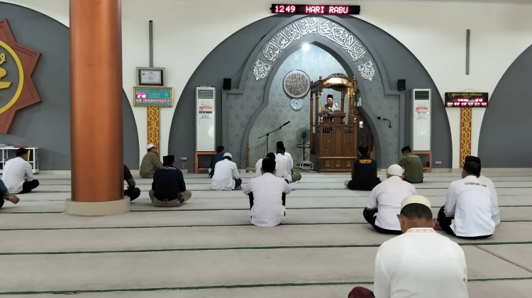 Tausiah Ramadan Masjid Agung Soroti Karakter Utama Harus Dimiliki Pemimpin