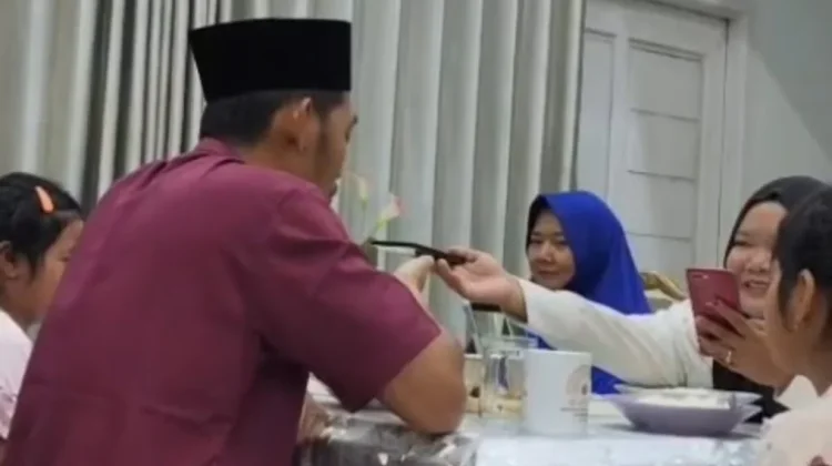 Momentum Sahur Ramadan, Camat Simpang Renggiang Ingatkan Pentingnya Ibadah