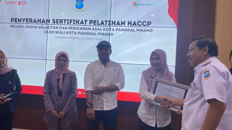 Pemkot Pangkalpinang Serahkan 9 Sertifikat HACCP untuk UMKM