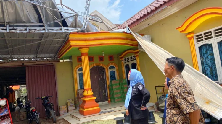 Pemkab Basel Bantu Korban Puting Beliung di Tukak Sadai