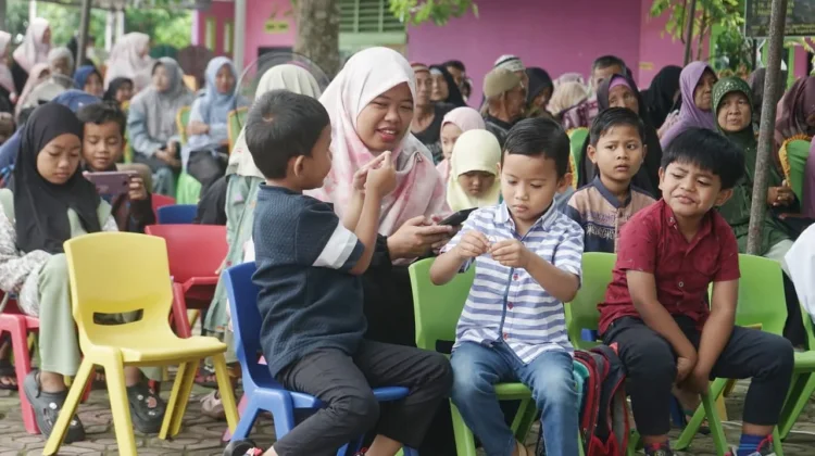 Menanamkan Nilai Berbagi Penting bagi Anak Usia Dini
