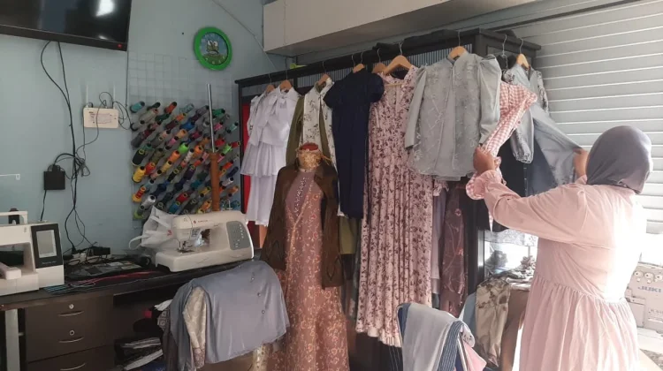 Pesanan Jahit Baju Kian Ramai jelang Lebaran
