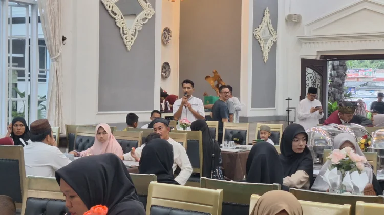 Bukber MTs Plus Bahrul Ulum Sungailiat Pererat Silaturahim "Together We Are Strong"