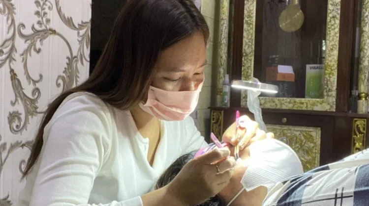 Tren Eyelash, Cara Mudah Percantik Mata