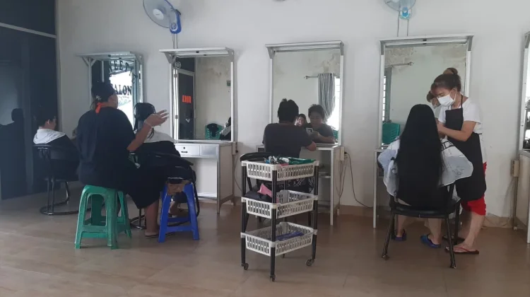 Sepekan jelang Lebaran, Salon di Sungailiat Mulai Ramai Pelanggan