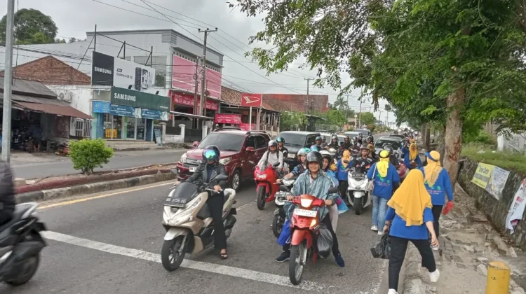 UMBB bagi Ratusan Takjil di Sungailiat-Pangkalpinang