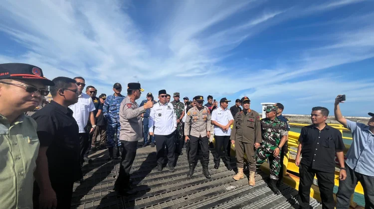 Gubernur Babel Tinjau Arus Mudik di Pelabuhan Tanjung Kalian Mentok