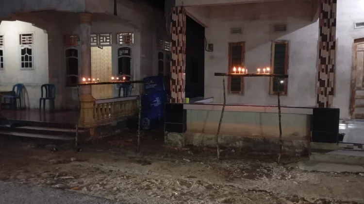 Tradisi Api Likur Tetap Dijaga Masyarakat Desa Zed