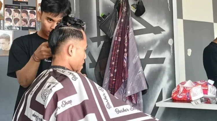 Permintaan Pangkas Rambut Meningkat jelang Lebaran