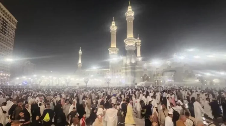 Lautan Jemaah Padati Mekkah di 28 Ramadan