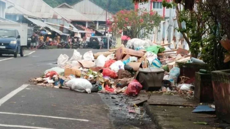 Volume Sampah Pasar Sungailiat Naik Signifikan jelang Idulfitri 1447 H